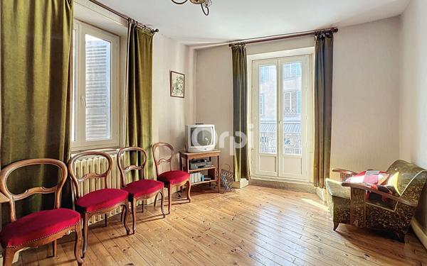 Immeuble à vendre    6 pièces •  Massiac