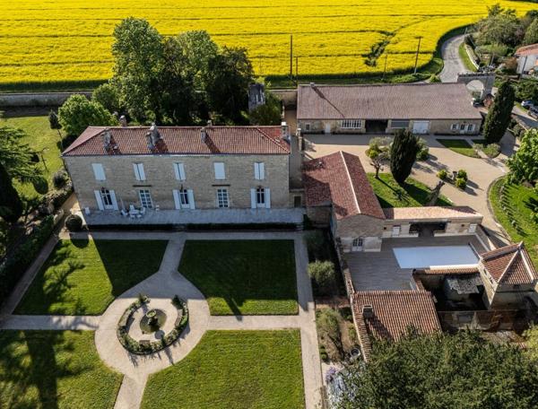 Elégante propriété,  parc et dépendances sur 3 ha