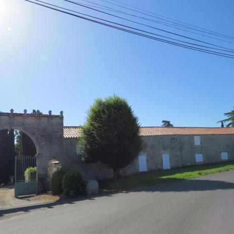 Elégante propriété,  parc et dépendances sur 3 ha