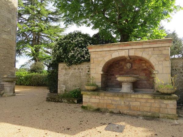 Elégante propriété,  parc et dépendances sur 3 ha