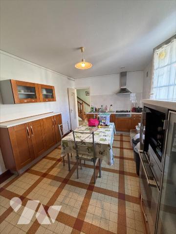 Maison de 4 pièces avec cour, idéale pour une famille ou un investissement locatif