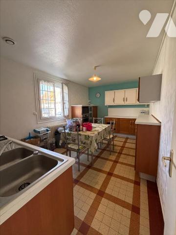 Maison de 4 pièces avec cour, idéale pour une famille ou un investissement locatif