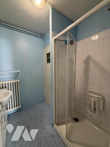 Maison de 4 pièces avec cour, idéale pour une famille ou un investissement locatif