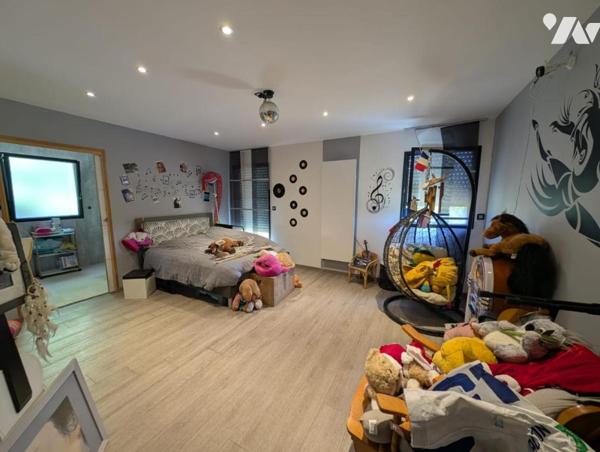 PLEUMEUR-BODOU – RARE : GRANDE MAISON PLAIN-PIED RÉCENTE AU CALME, PROCHE ÉCOLES ET COMMERCES