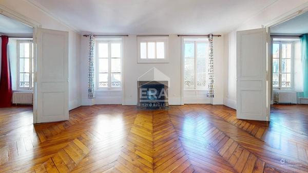 À VENDRE ? UN APPARTEMENT DE CHARME DE 170 m² À NEVERS !