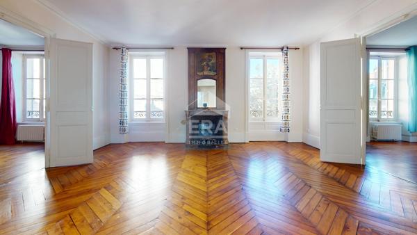 À VENDRE ? UN APPARTEMENT DE CHARME DE 170 m² À NEVERS !