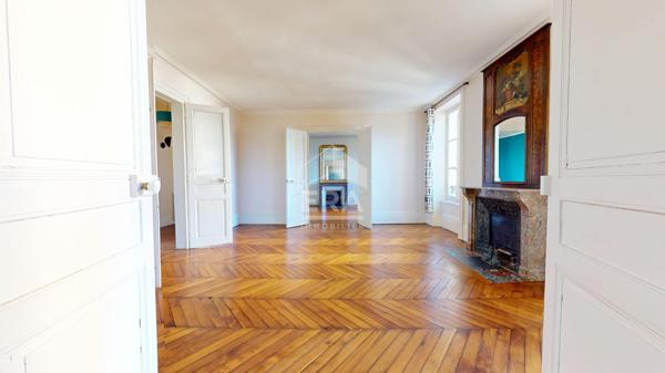 À VENDRE ? UN APPARTEMENT DE CHARME DE 170 m² À NEVERS !