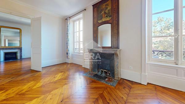À VENDRE ? UN APPARTEMENT DE CHARME DE 170 m² À NEVERS !