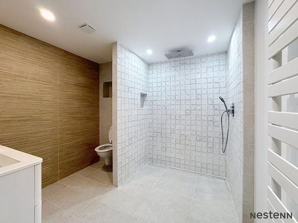 EXCLUSIVITÉ - Superbe appartement entièrement rénové, au calme en coeur de cour sécurisée à Saint-Étienne