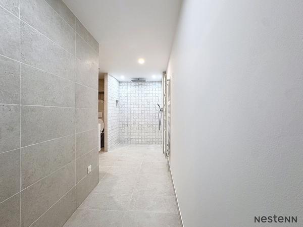 EXCLUSIVITÉ - Superbe appartement entièrement rénové, au calme en coeur de cour sécurisée à Saint-Étienne