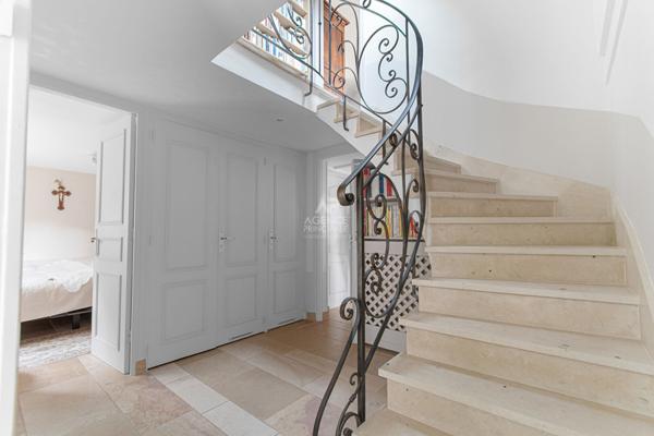 Maison Mareil Marly 9 pièce(s) 915 000 € **  - Référence  18356