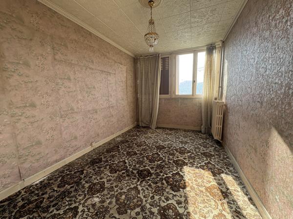 Appartement
         4 pièces
        - 72 m² Exclusivité 150 000 € *