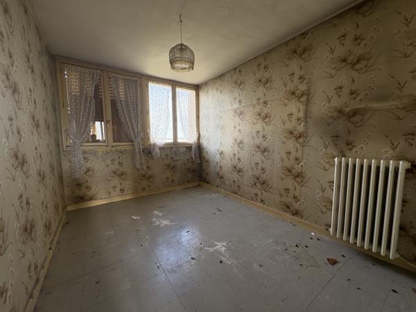 Appartement
         4 pièces
        - 72 m² Exclusivité 150 000 € *