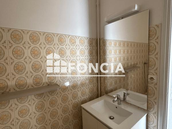 Location Studio 27.62 m² - 28 RUE HOTEL DE VILLE Montauban 82000