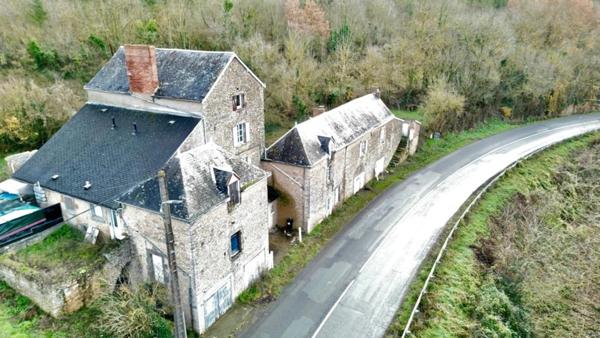 Dpt Deux Sèvres (79), à vendre AIRVAULT immeuble 4 LOTS Terrain 4573 m²