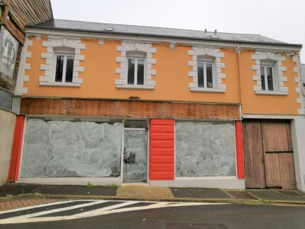 Dpt Sarthe (72), à vendre BESSE SUR BRAYE Local commercial ou habitation