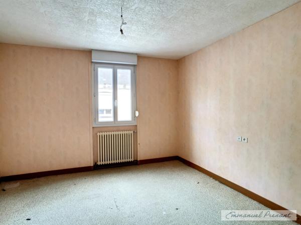Dpt Sarthe (72), à vendre BESSE SUR BRAYE Local commercial ou habitation