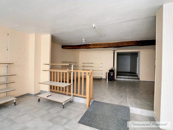Dpt Sarthe (72), à vendre BESSE SUR BRAYE Local commercial ou habitation