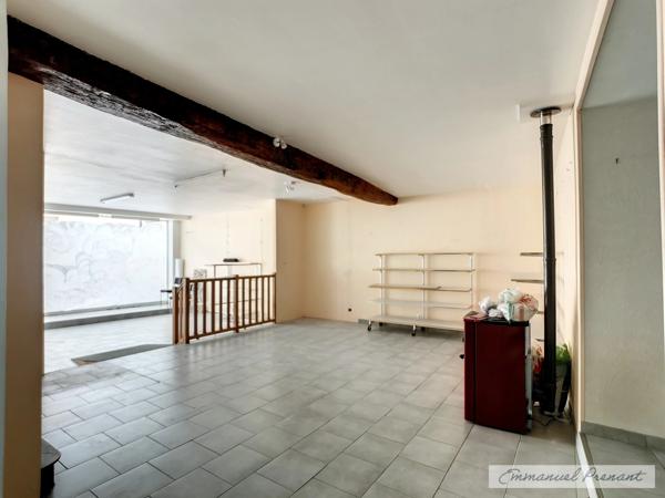 Dpt Sarthe (72), à vendre BESSE SUR BRAYE Local commercial ou habitation
