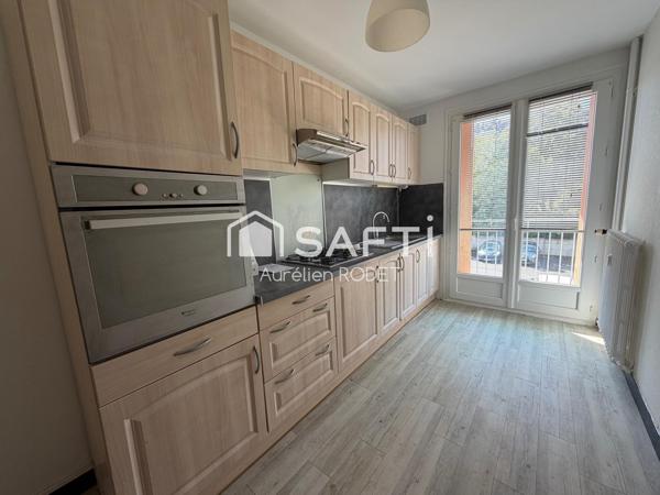Appartement avec balcon et garage.
