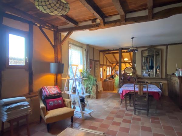 Maison à colombages restaurée sur terrain 5976 m² avec vue Pyrénées