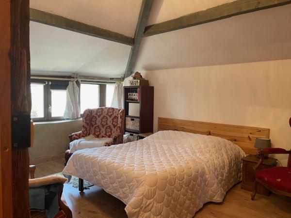 Maison à colombages restaurée sur terrain 5976 m² avec vue Pyrénées