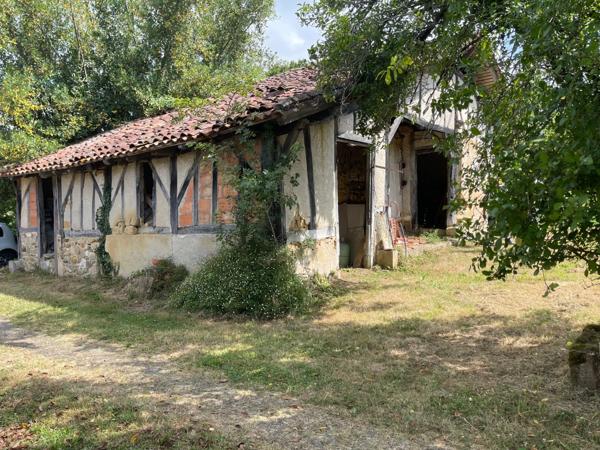 Maison à colombages restaurée sur terrain 5976 m² avec vue Pyrénées
