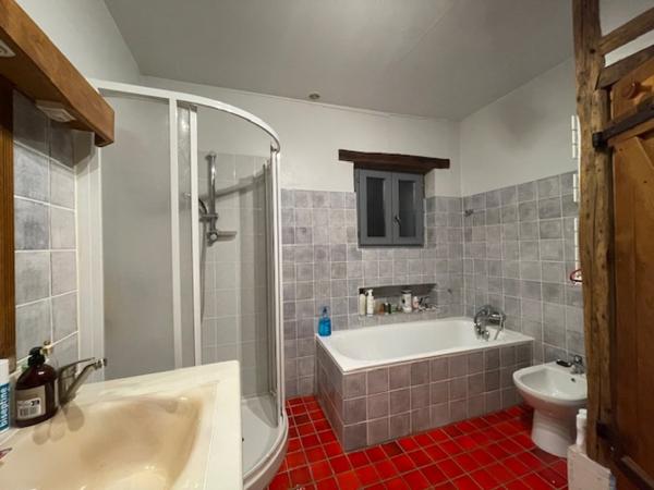 Maison à colombages restaurée sur terrain 5976 m² avec vue Pyrénées