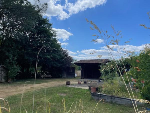 Maison à colombages restaurée sur terrain 5976 m² avec vue Pyrénées