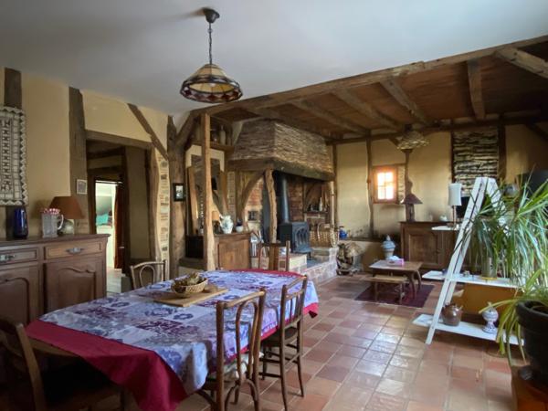 Maison à colombages restaurée sur terrain 5976 m² avec vue Pyrénées