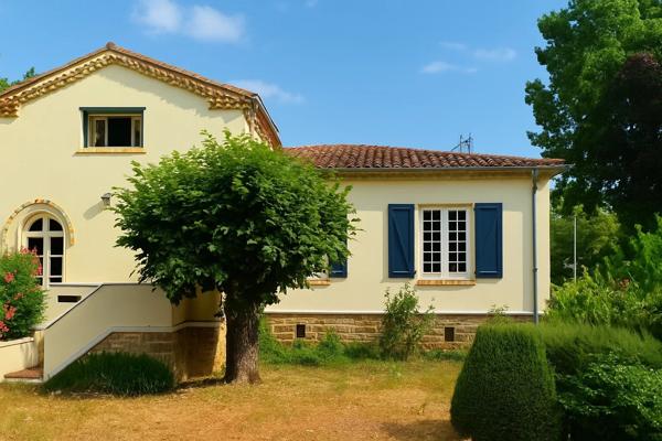 Vente                                                      Maison de ville
                        
                     6 pièces                      150 m2                     à Mazamet