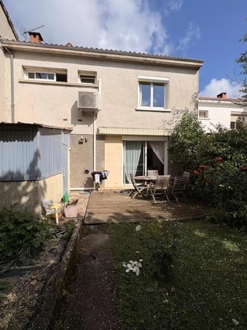 Location                                                      Maison de ville
                        
                     4 pièces                      79 m2                     à Gaillac