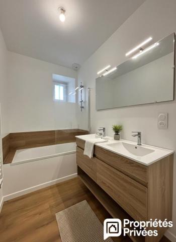 Maison 4 chambres de 123.5 M2 , MEHUN SUR YEVRE