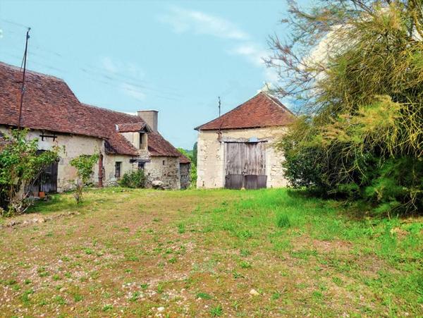 Maison de pays Yzeures Sur Creuse 3 pièces grange et terrain