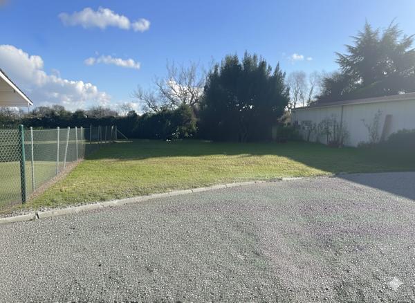 Local Commercial
        
        - 180 m² 215 000 € *