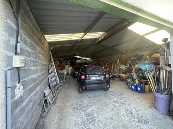Local Commercial
        
        - 180 m² 215 000 € *