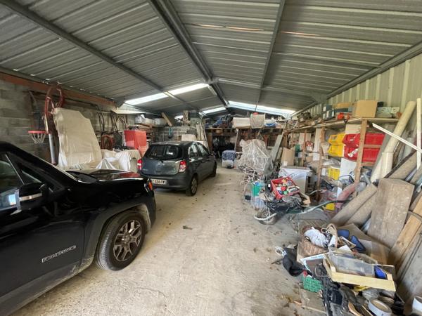 Local Commercial
        
        - 180 m² 215 000 € *