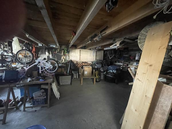 Local Commercial
        
        - 180 m² 215 000 € *