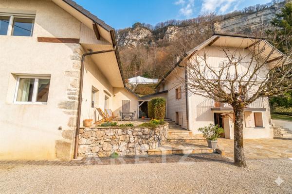 Évasion sur les Hauteurs de Chambéry, 2 maisons, jolie vue dégagée