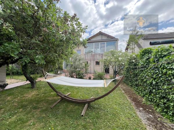 Vente                                                      Maison
                        
                     5 pièces                      125 m2                     à La Verrière