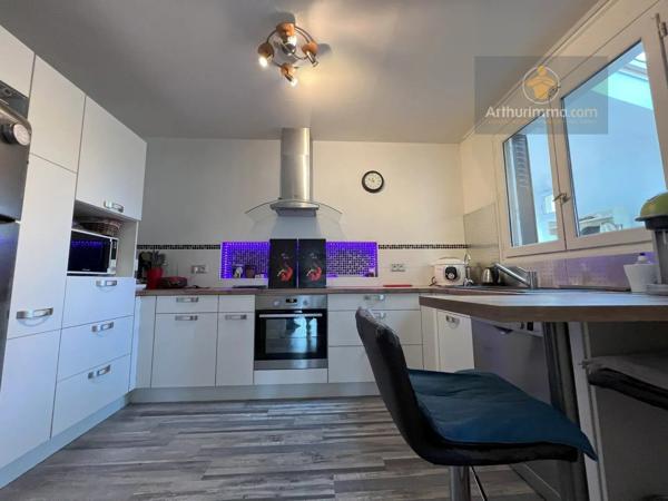 Vente                                                      Maison
                        
                     5 pièces                      125 m2                     à La Verrière