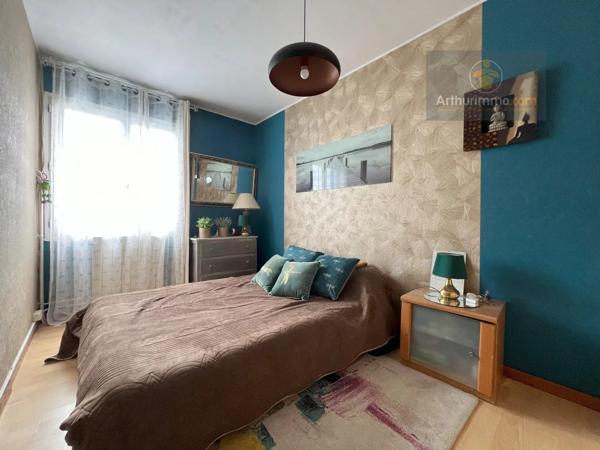 Vente                                                      Maison
                        
                     5 pièces                      125 m2                     à La Verrière