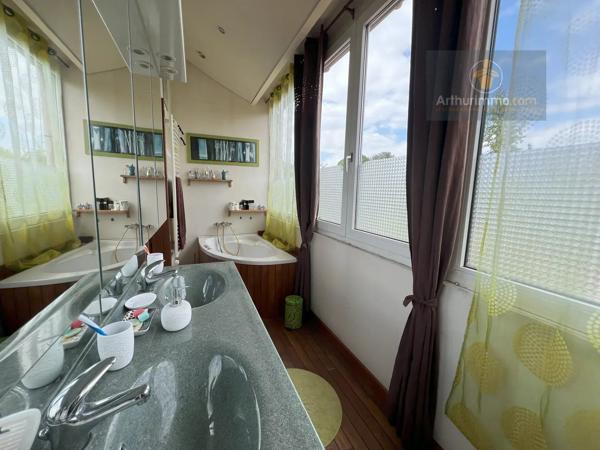 Vente                                                      Maison
                        
                     5 pièces                      125 m2                     à La Verrière