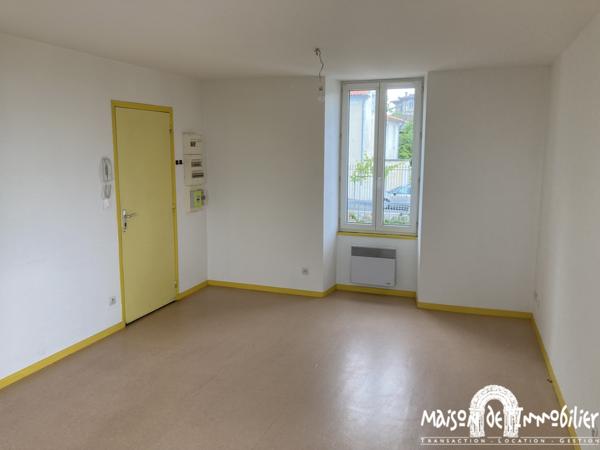 Location Appartement 3 Pièces - 58m² - parking - Centre-ville d'ARCHIAC