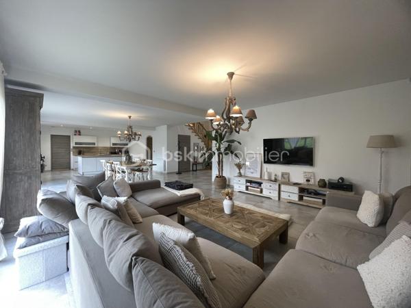 Maison contemporaine de 222,84 m²