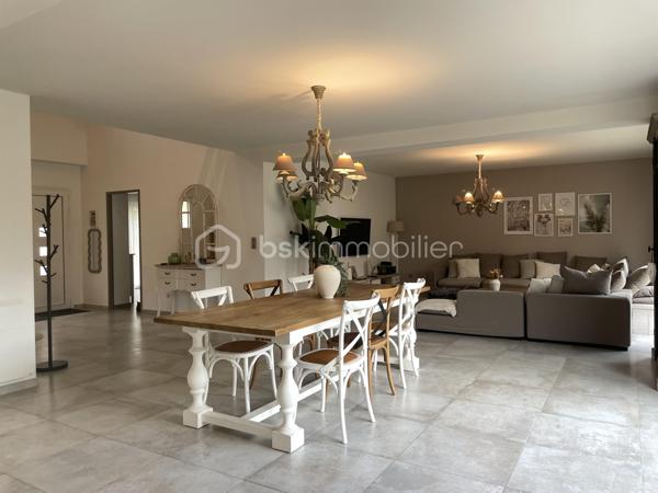 Maison contemporaine de 222,84 m²