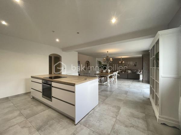 Maison contemporaine de 222,84 m²