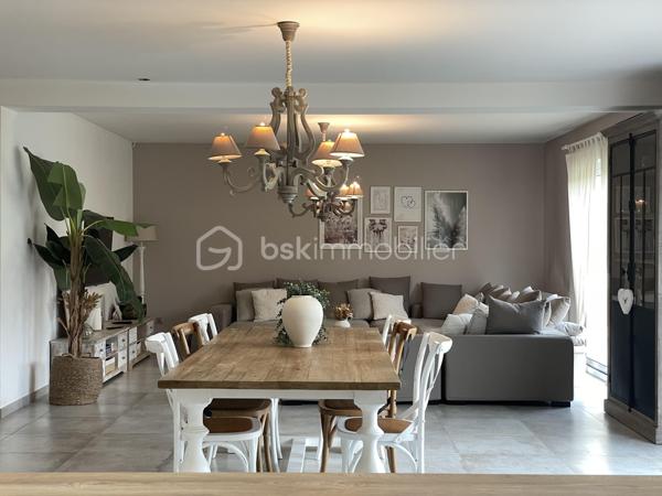 Maison contemporaine de 222,84 m²