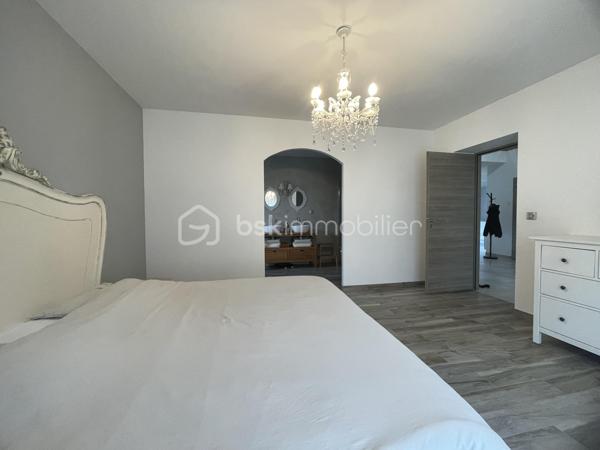 Maison contemporaine de 222,84 m²