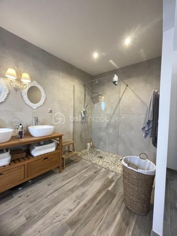 Maison contemporaine de 222,84 m²